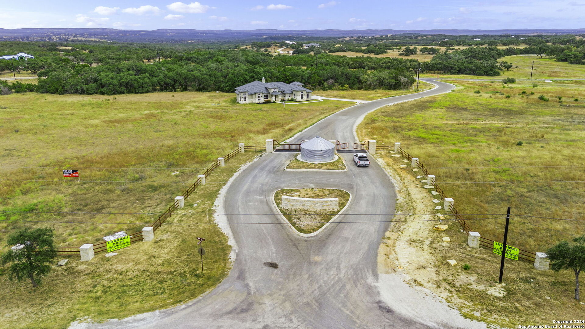 main property photo 11