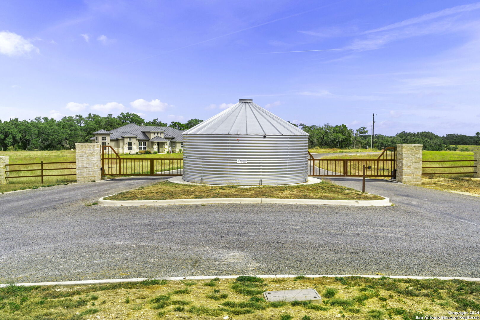 main property photo 17