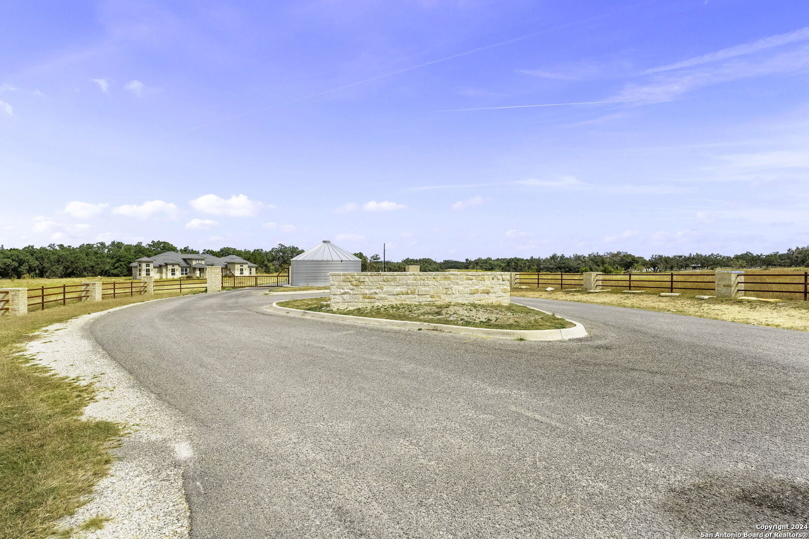 main property photo 18