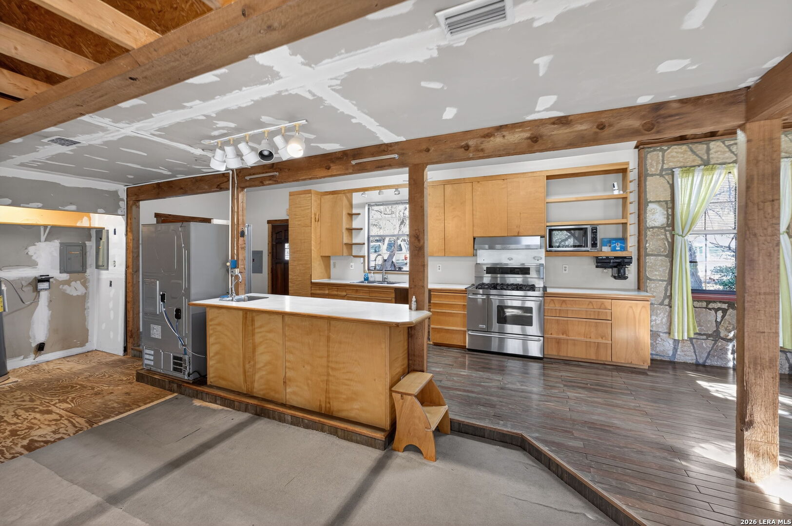 main property photo 8