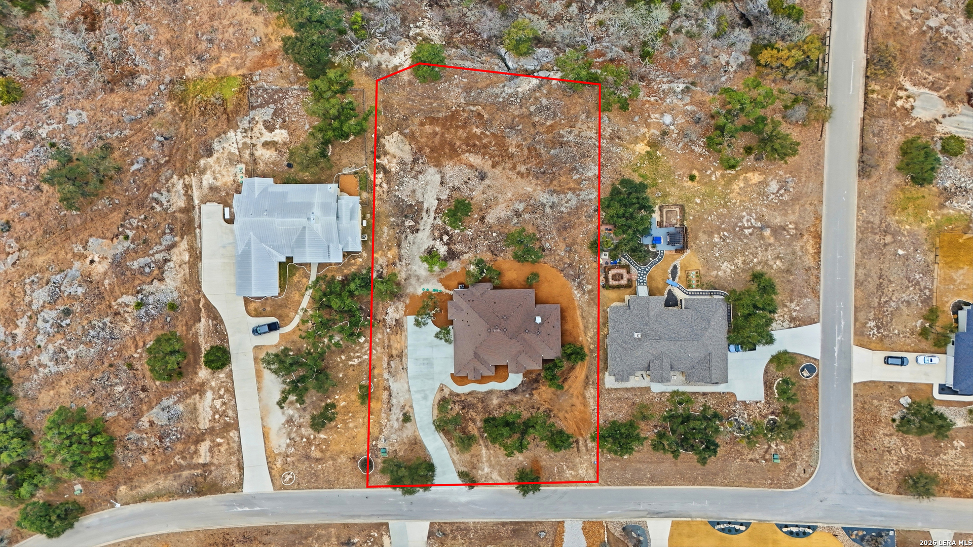 main property photo 32
