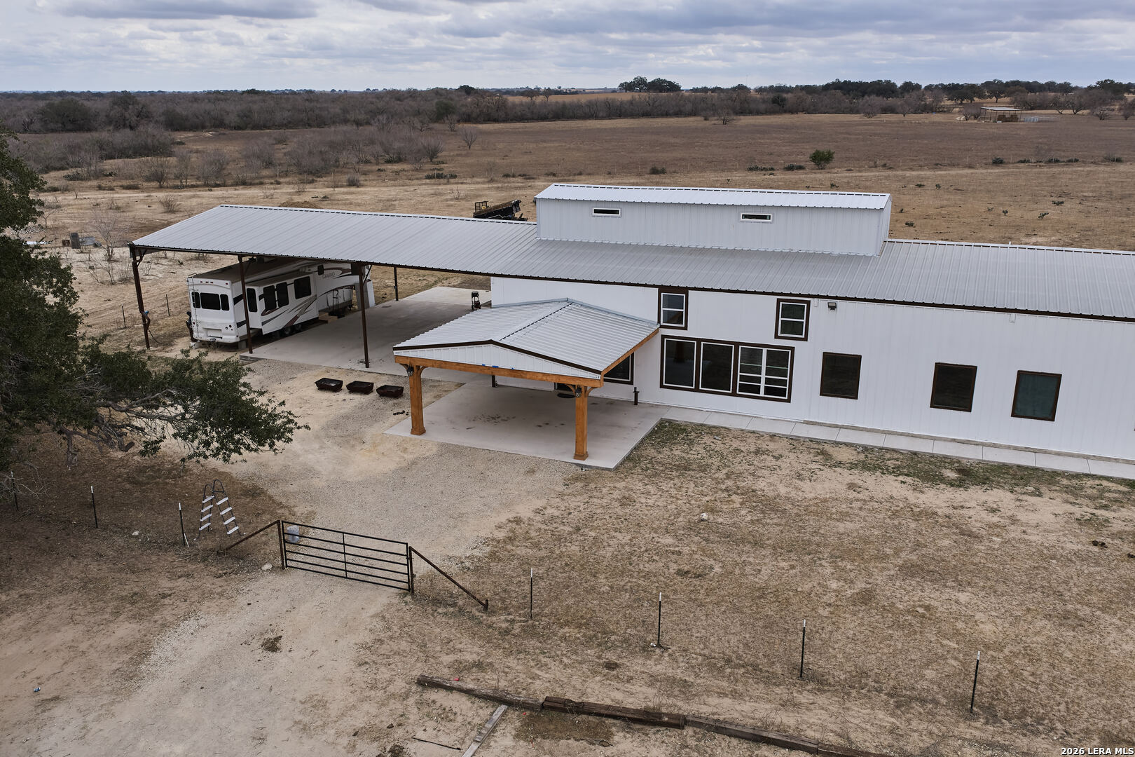 main property photo 10