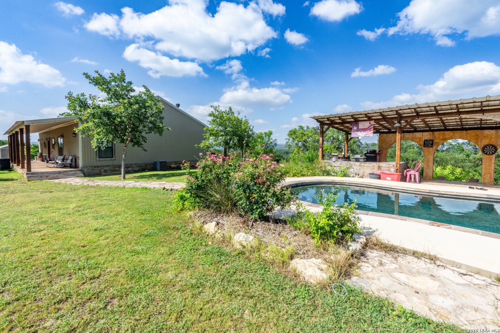 main property photo 11