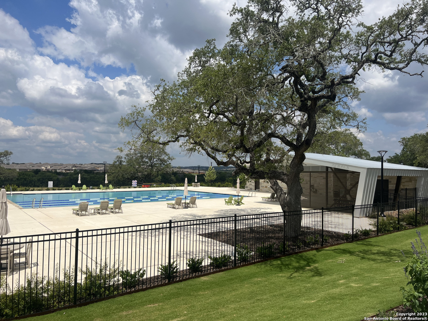 main property photo 28