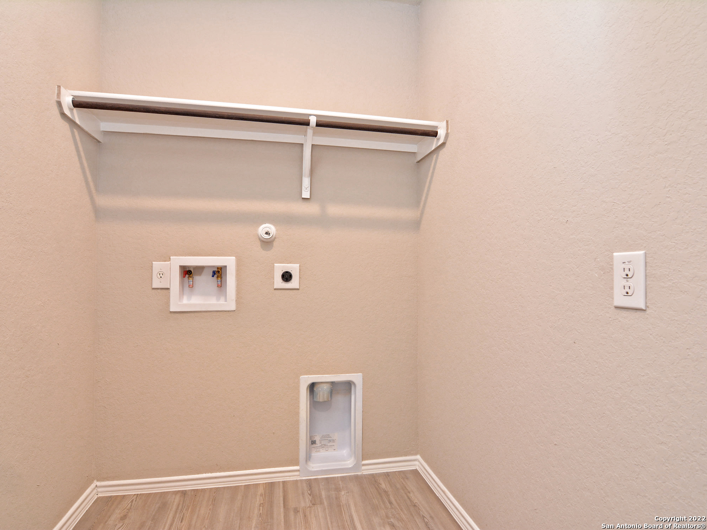 main property photo 13