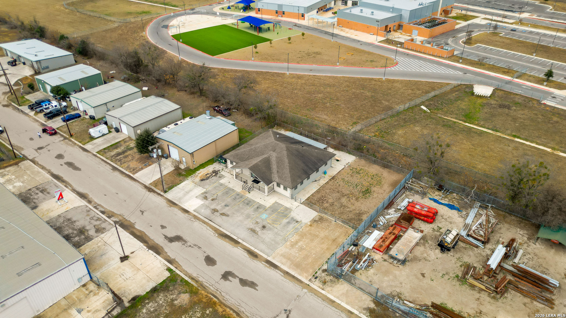 main property photo 41