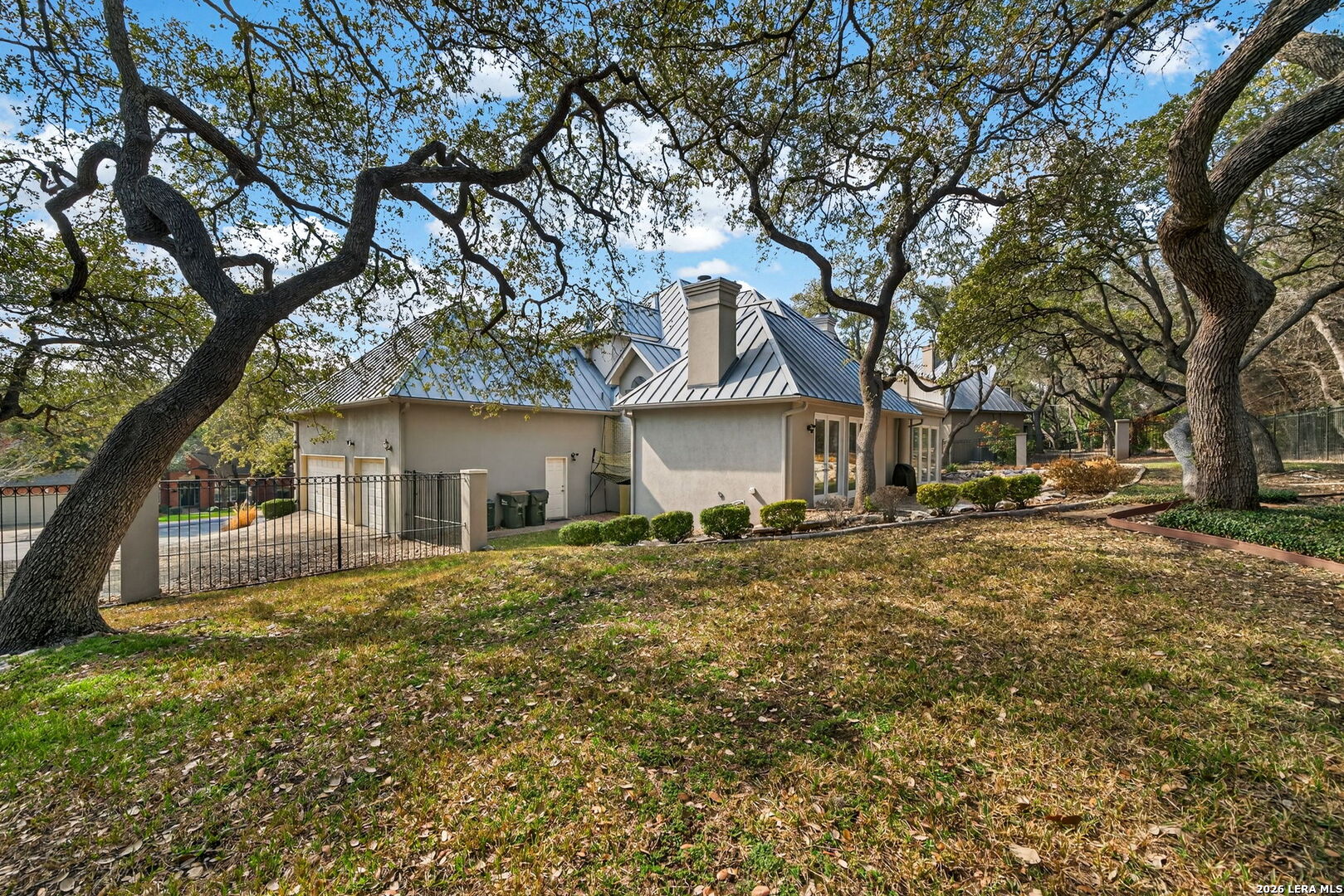 main property photo 40