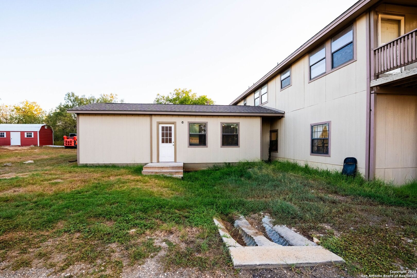 main property photo 40