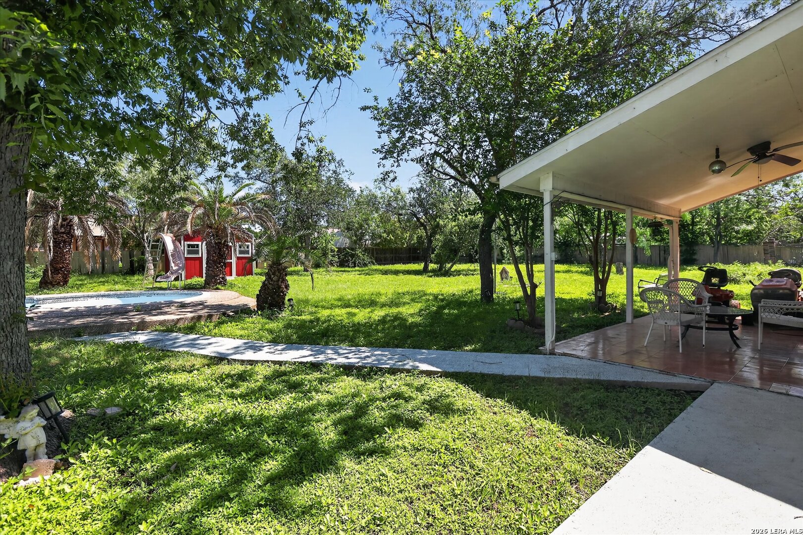 main property photo 28