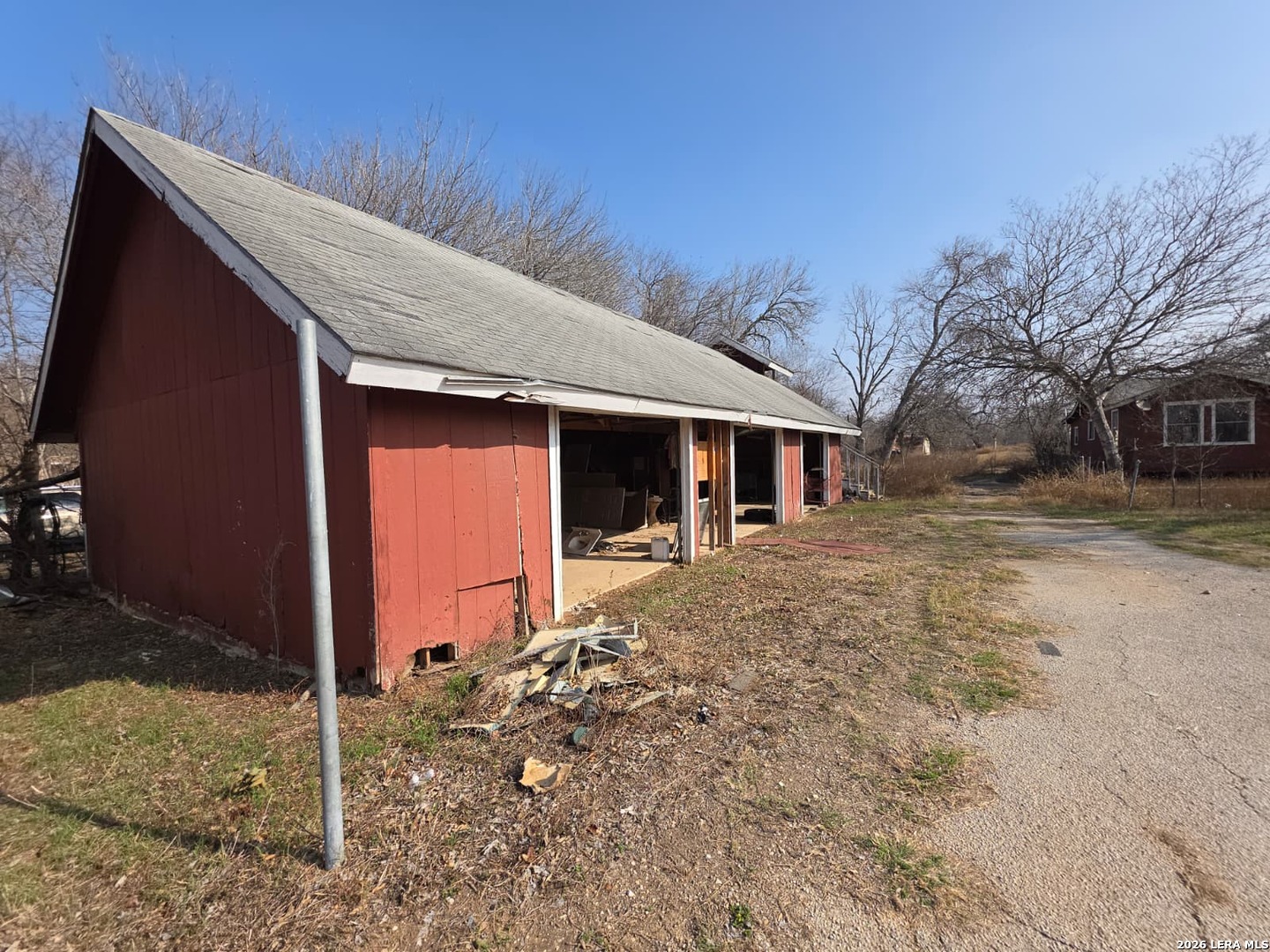 main property photo 33