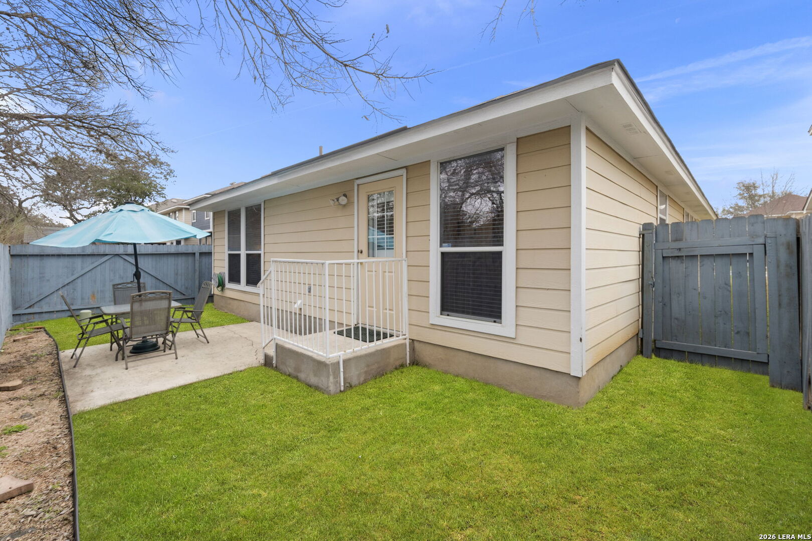 main property photo 28