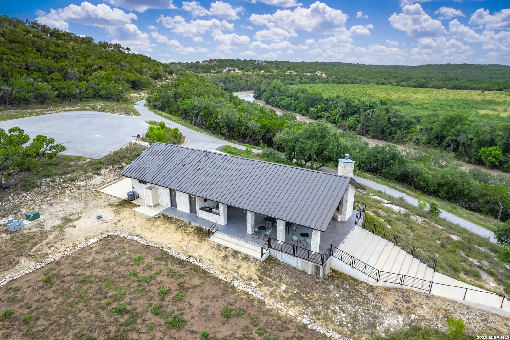 main property photo 9