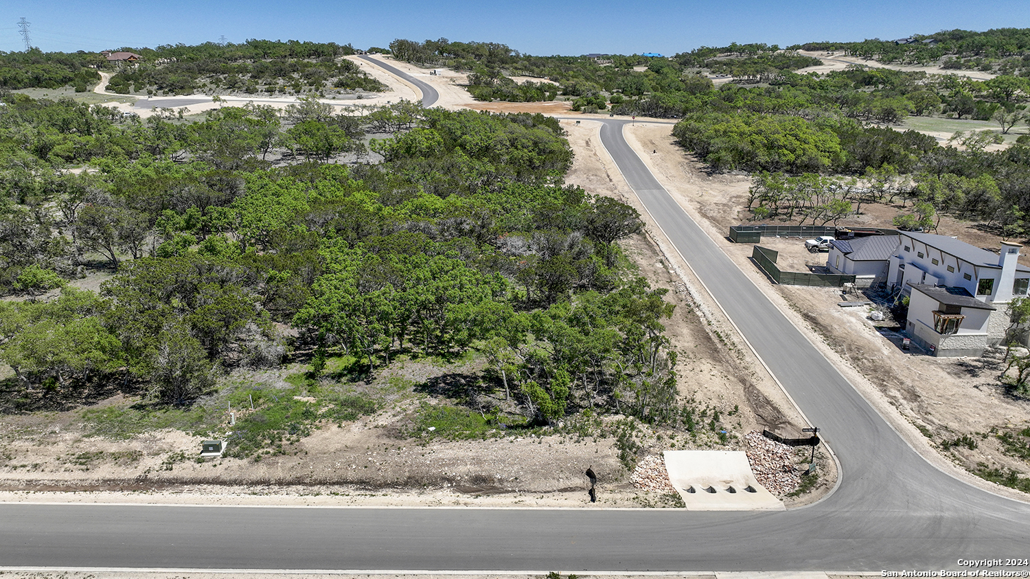 main property photo 9