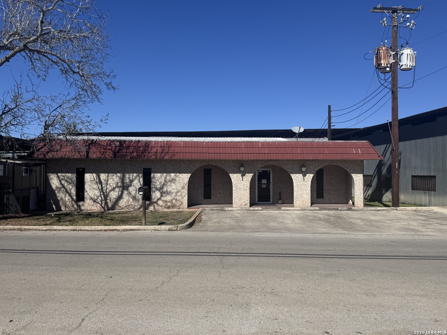 main property photo 3