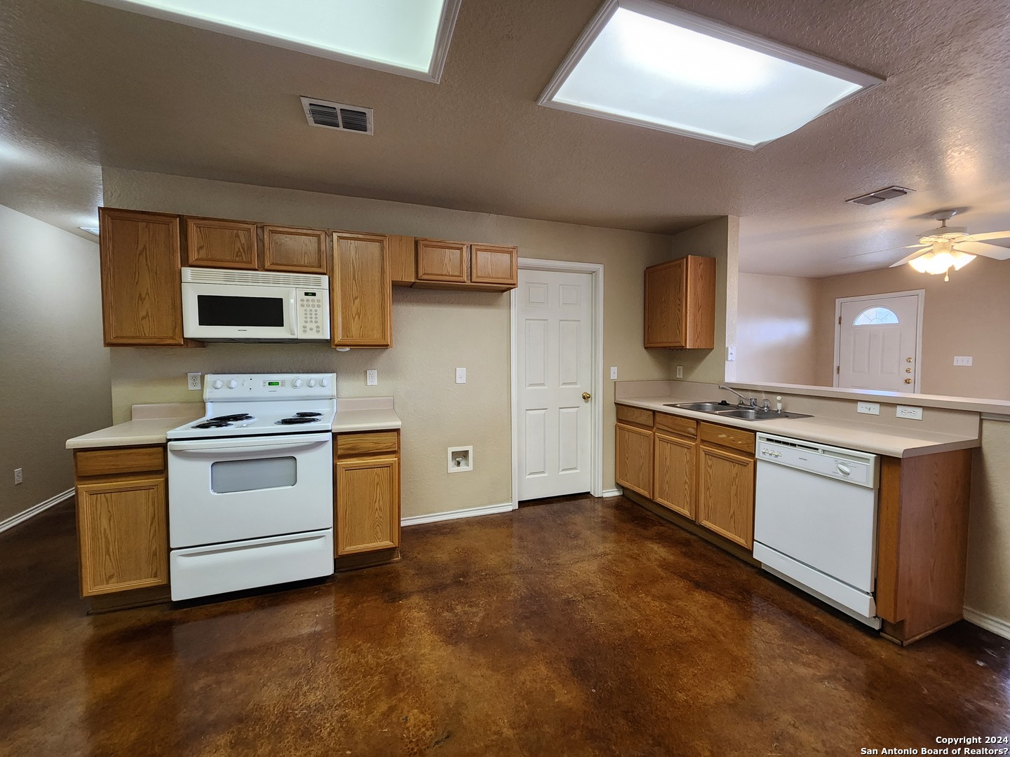 main property photo 8
