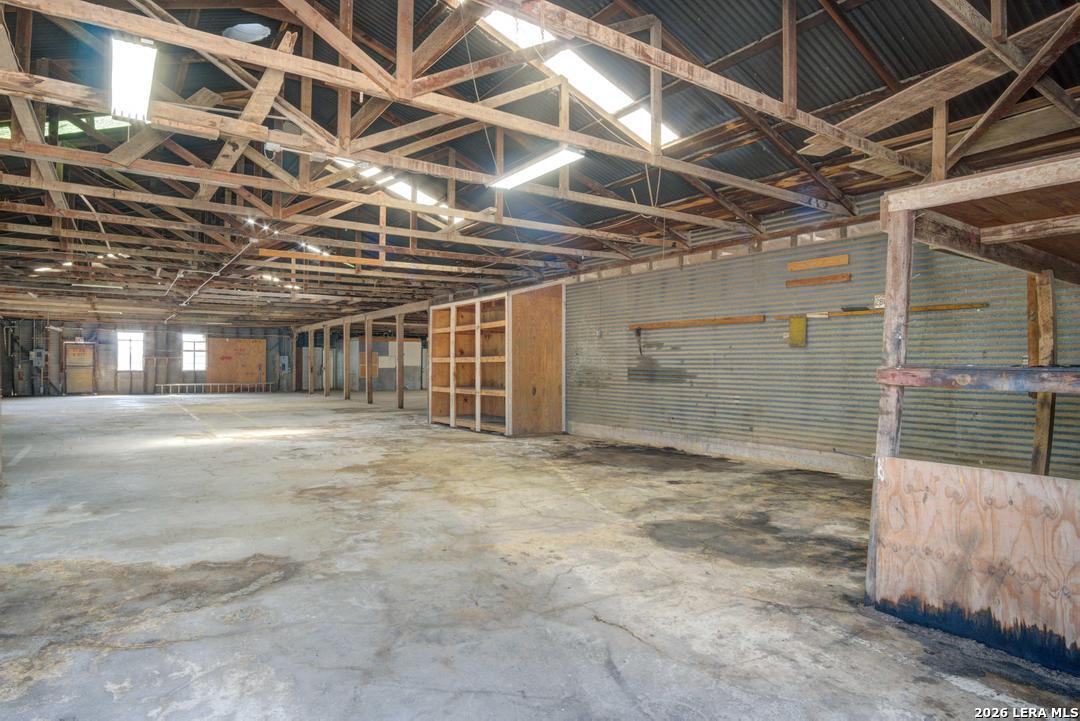 main property photo 11