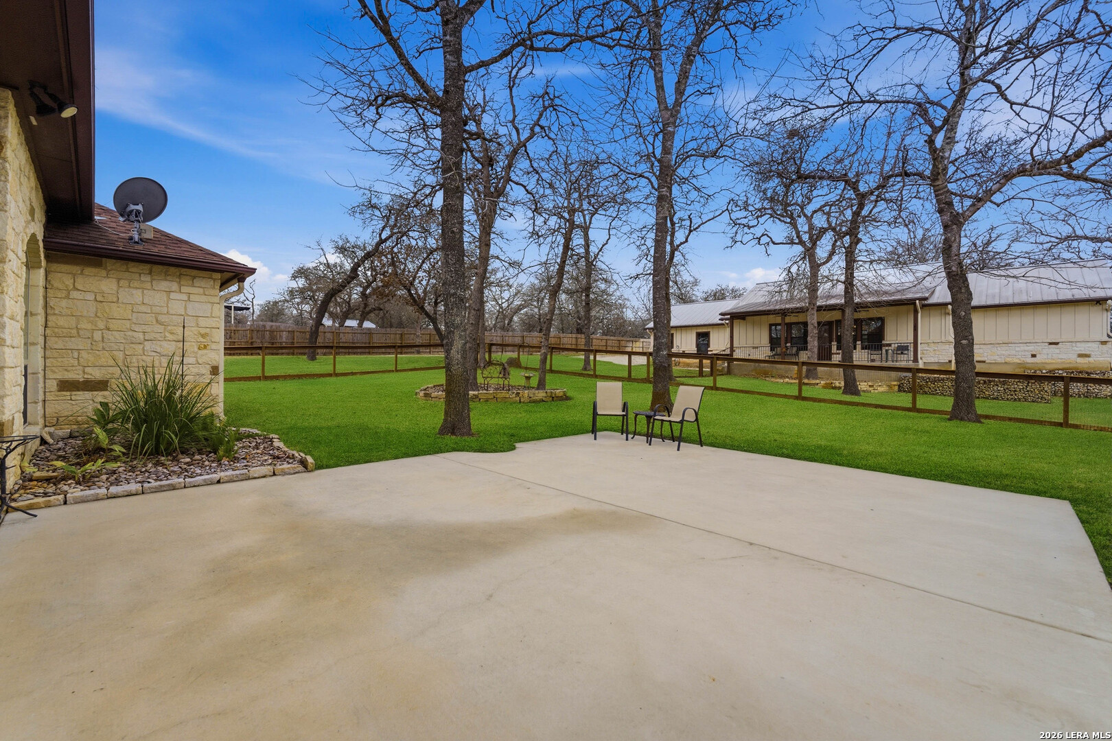 main property photo 11
