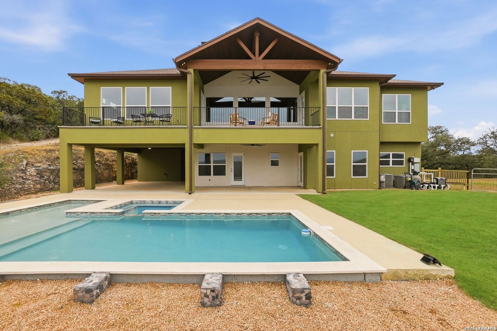 main property photo 40