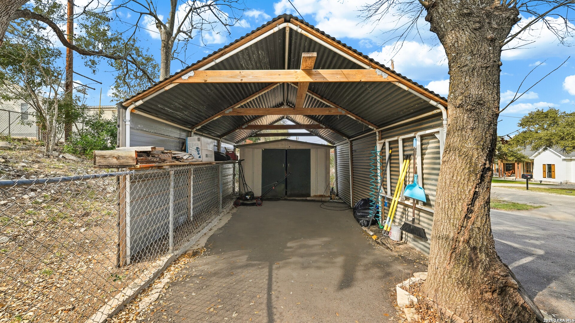 main property photo 40