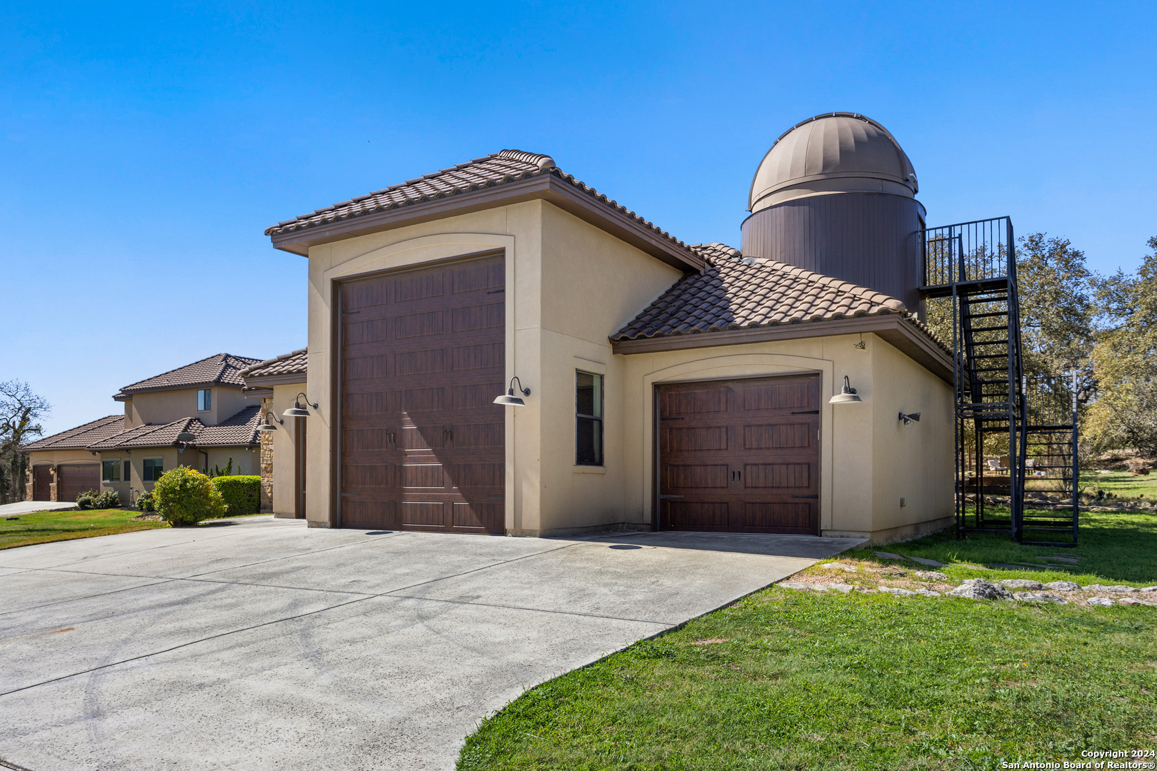 main property photo 44