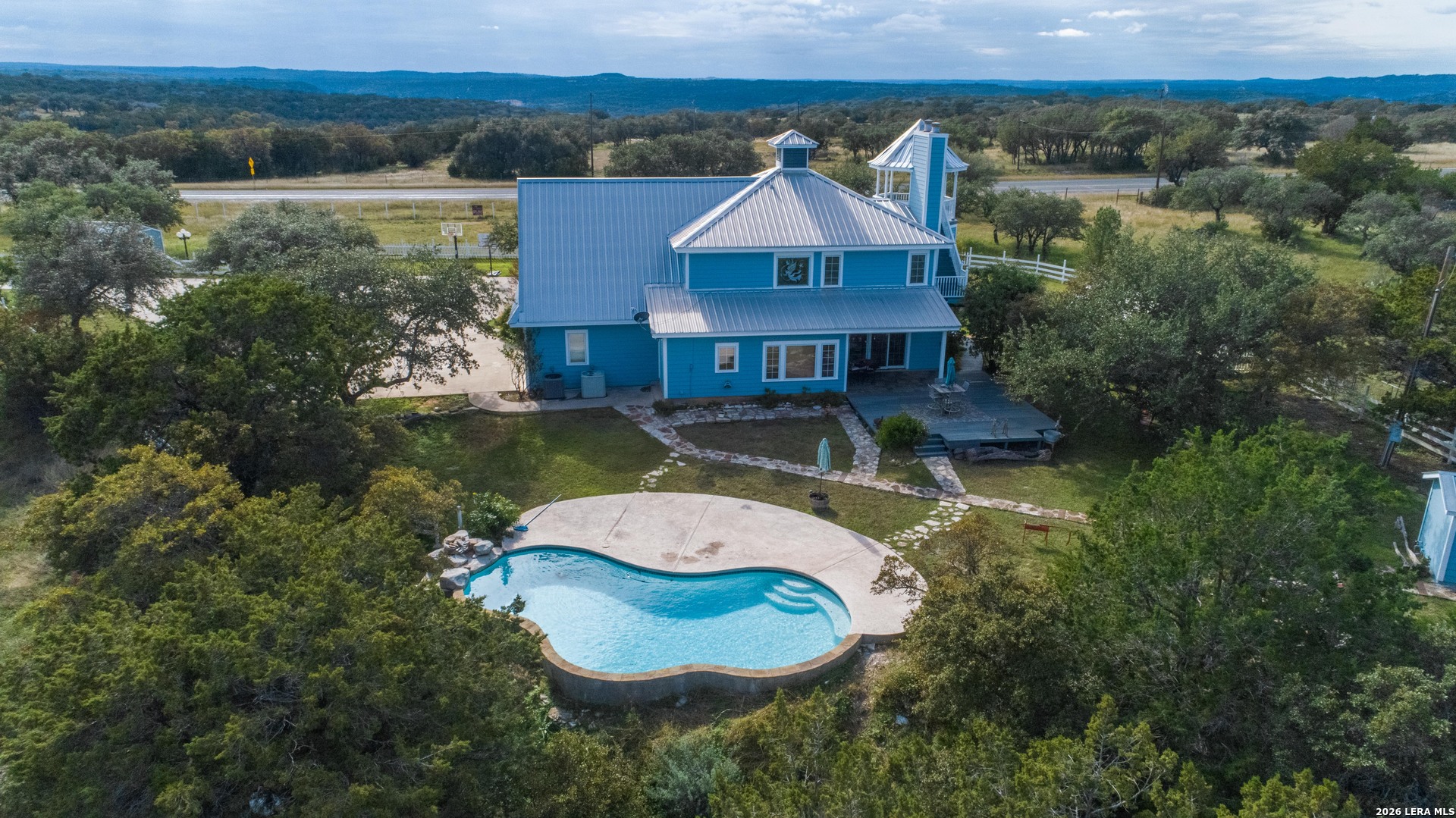 main property photo 4