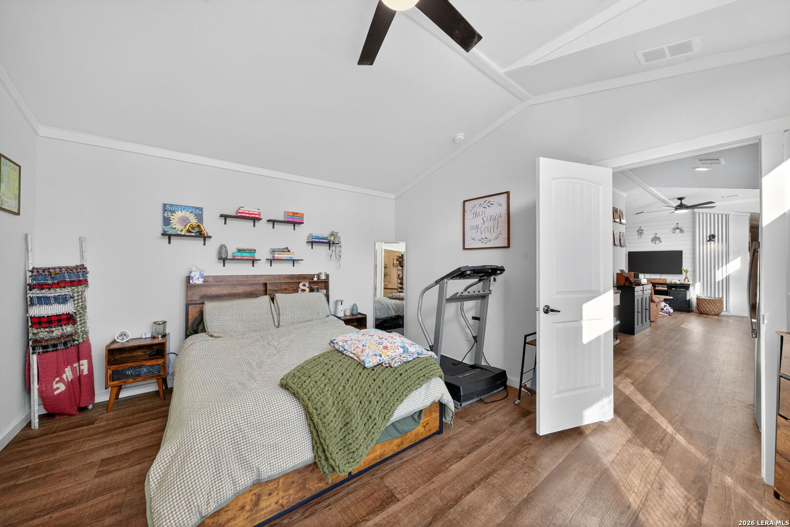 property viewer photo 15
