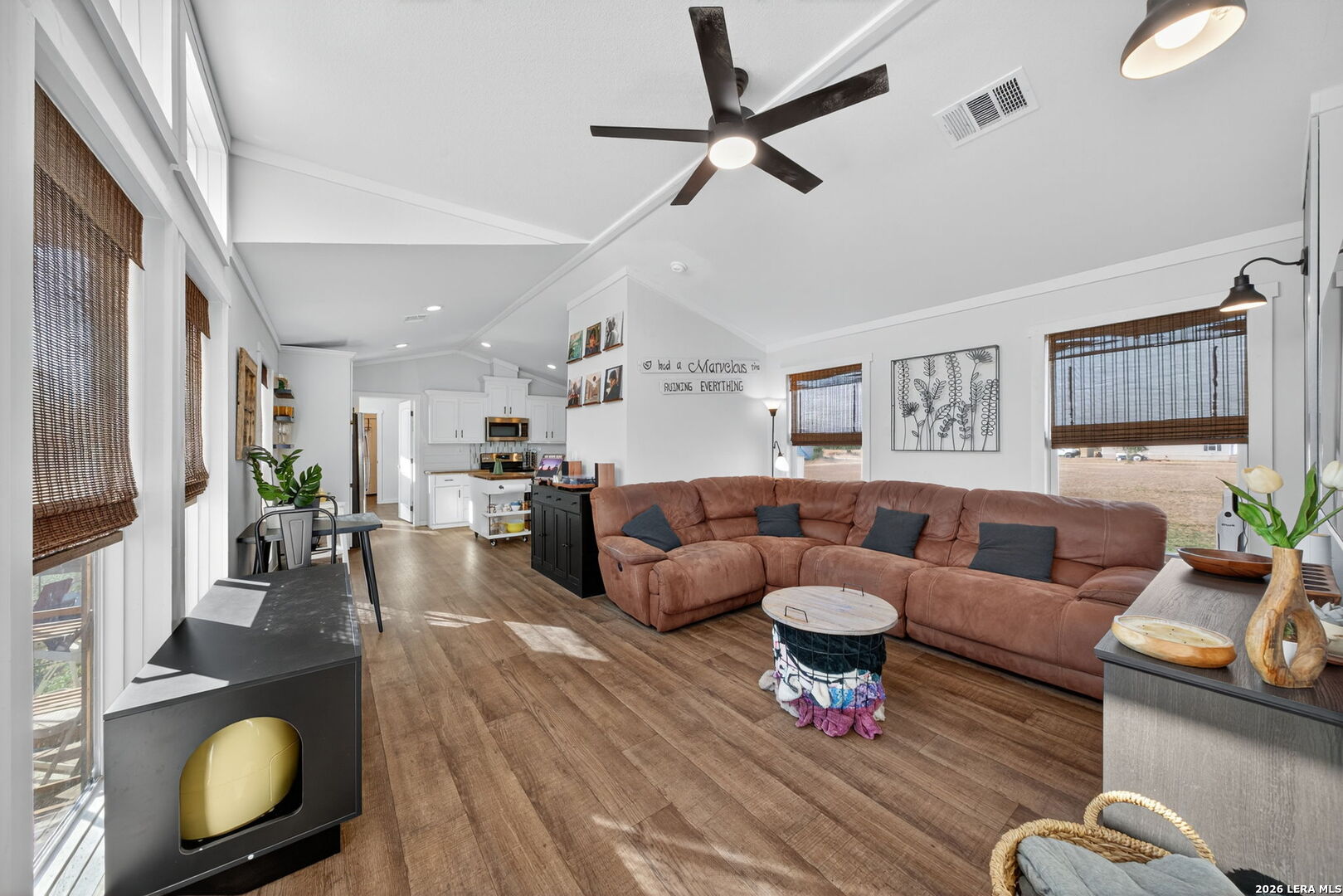property viewer photo 6