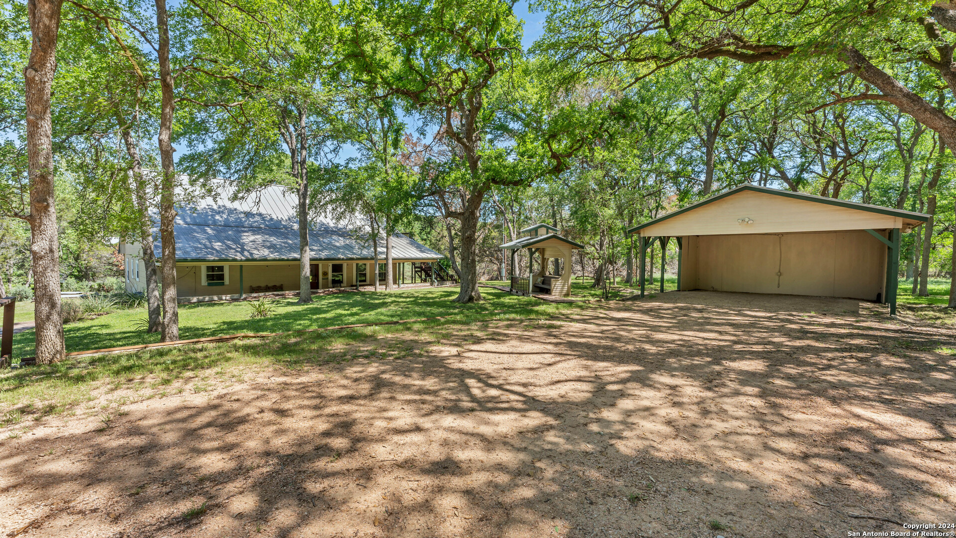 main property photo 40