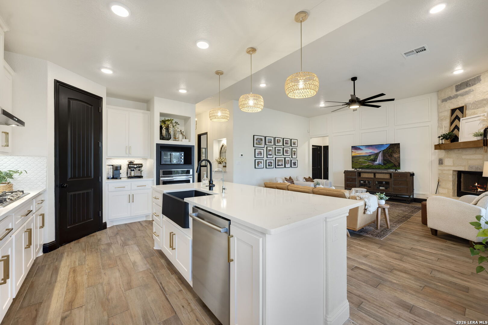 property viewer photo 7
