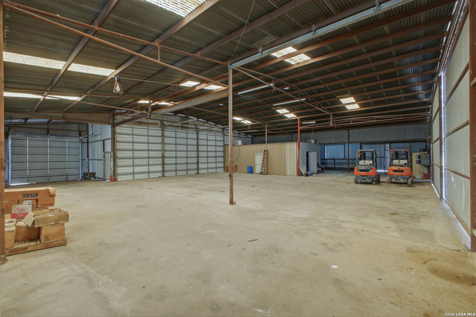 main property photo 8