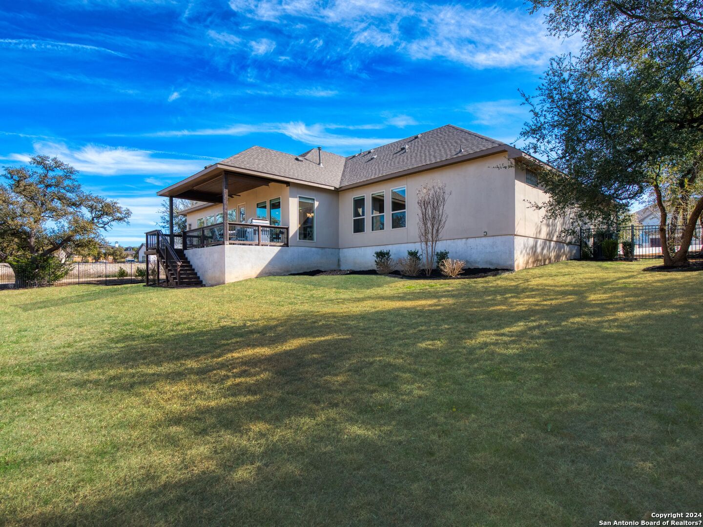 main property photo 28