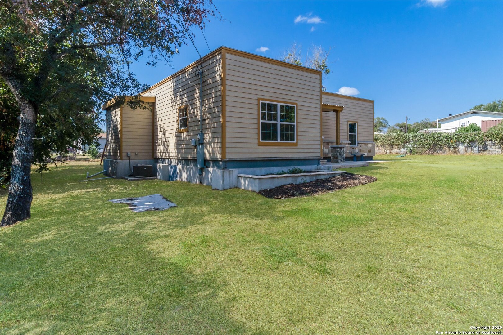 main property photo 3