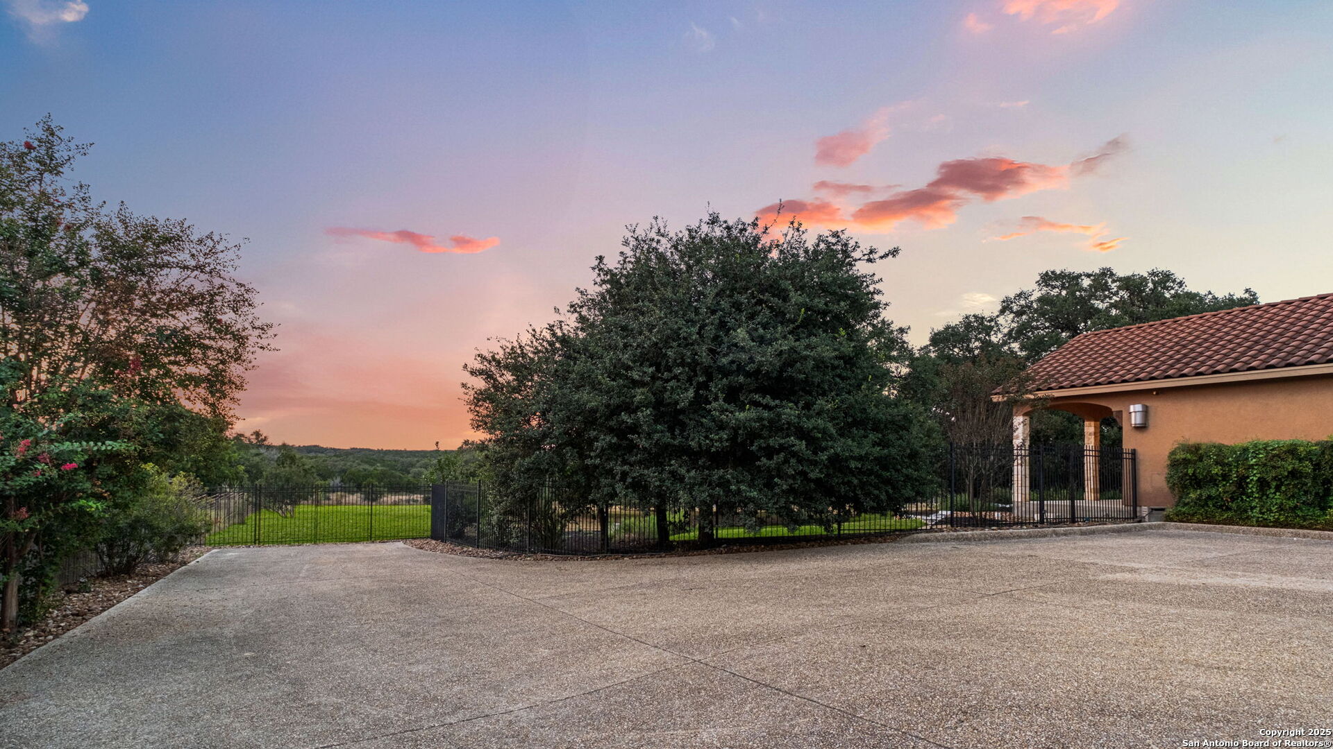 main property photo 36