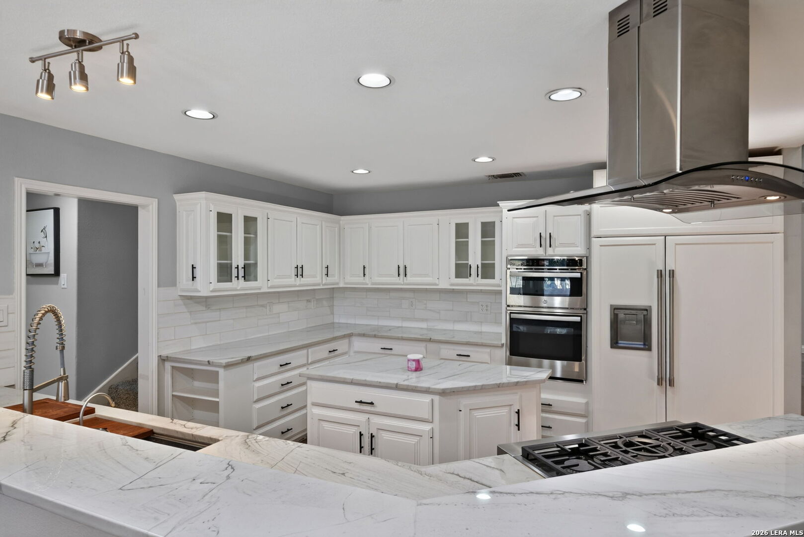 29440 Red Bud Hill Fair Oaks Ranch TX pool spa outdoor kitchen gazebo mature trees cul-de-sac backyard resort