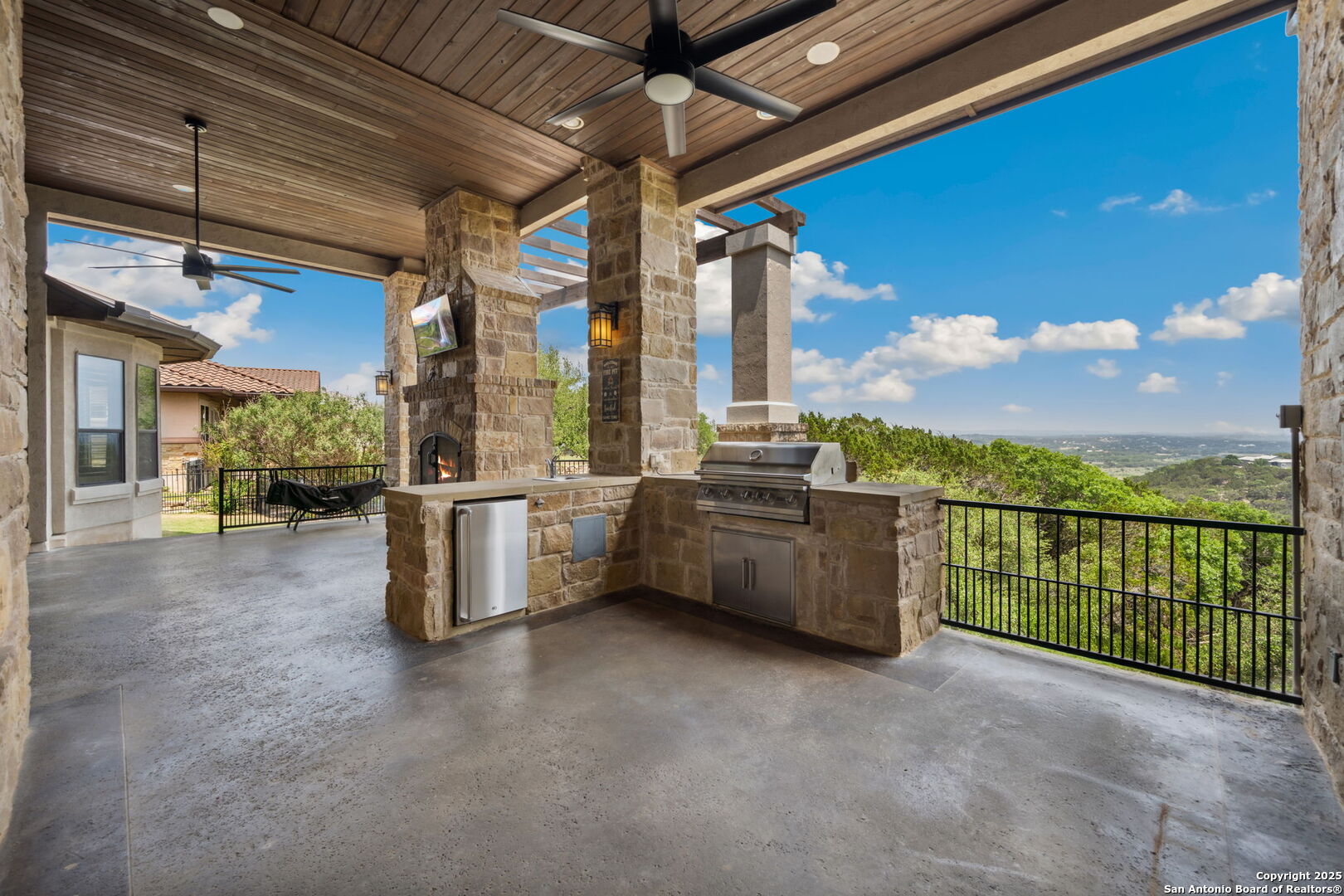 main property photo 37