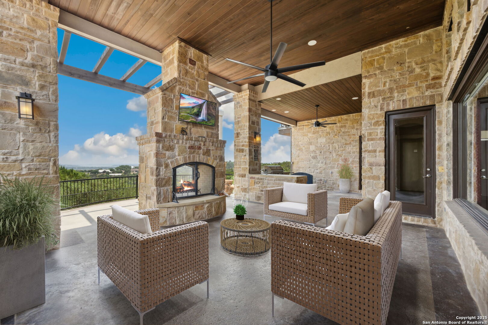 main property photo 6