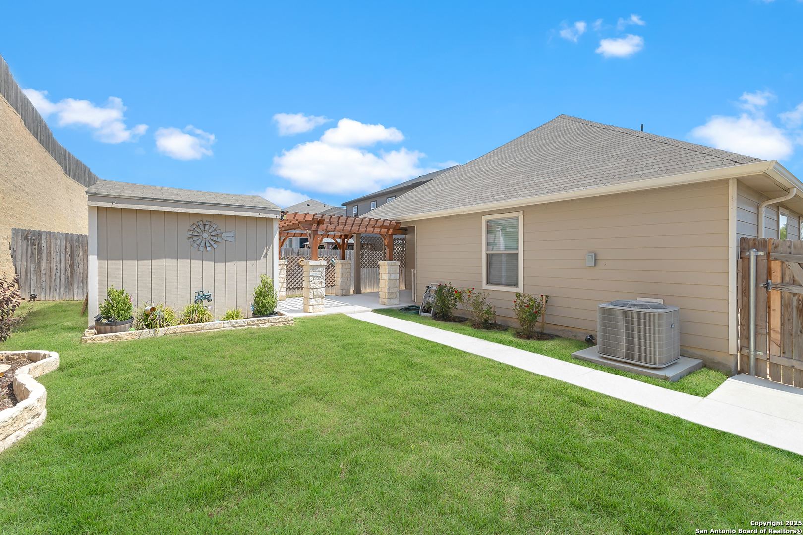 main property photo 11