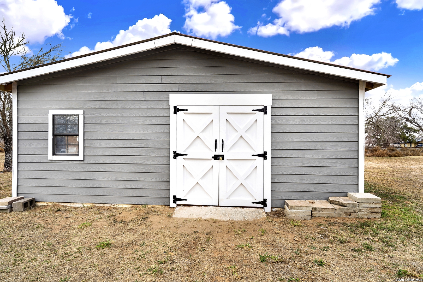main property photo 25