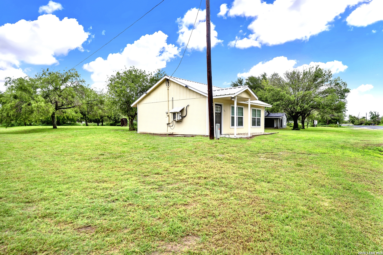 main property photo 4