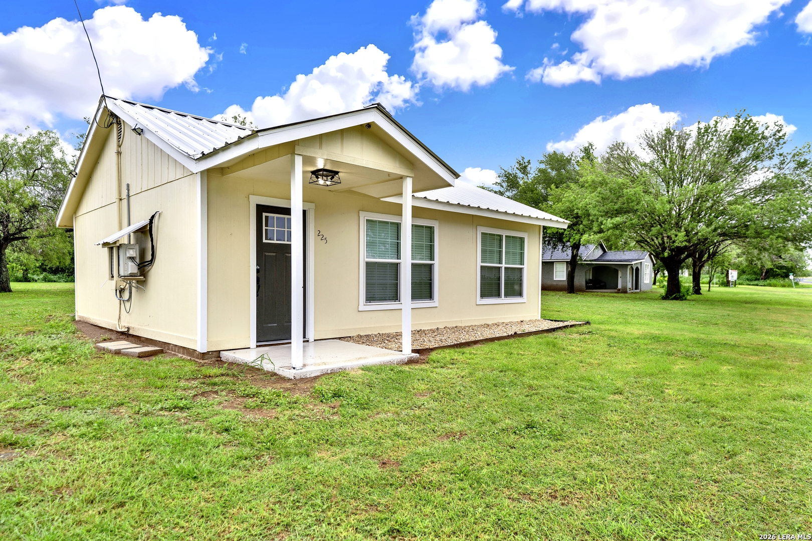 main property photo 6