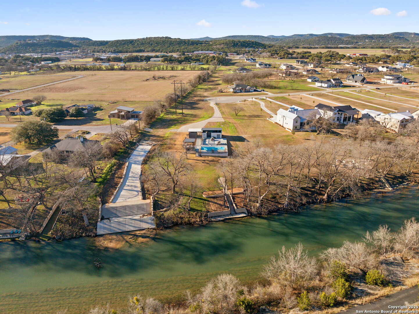 main property photo 25