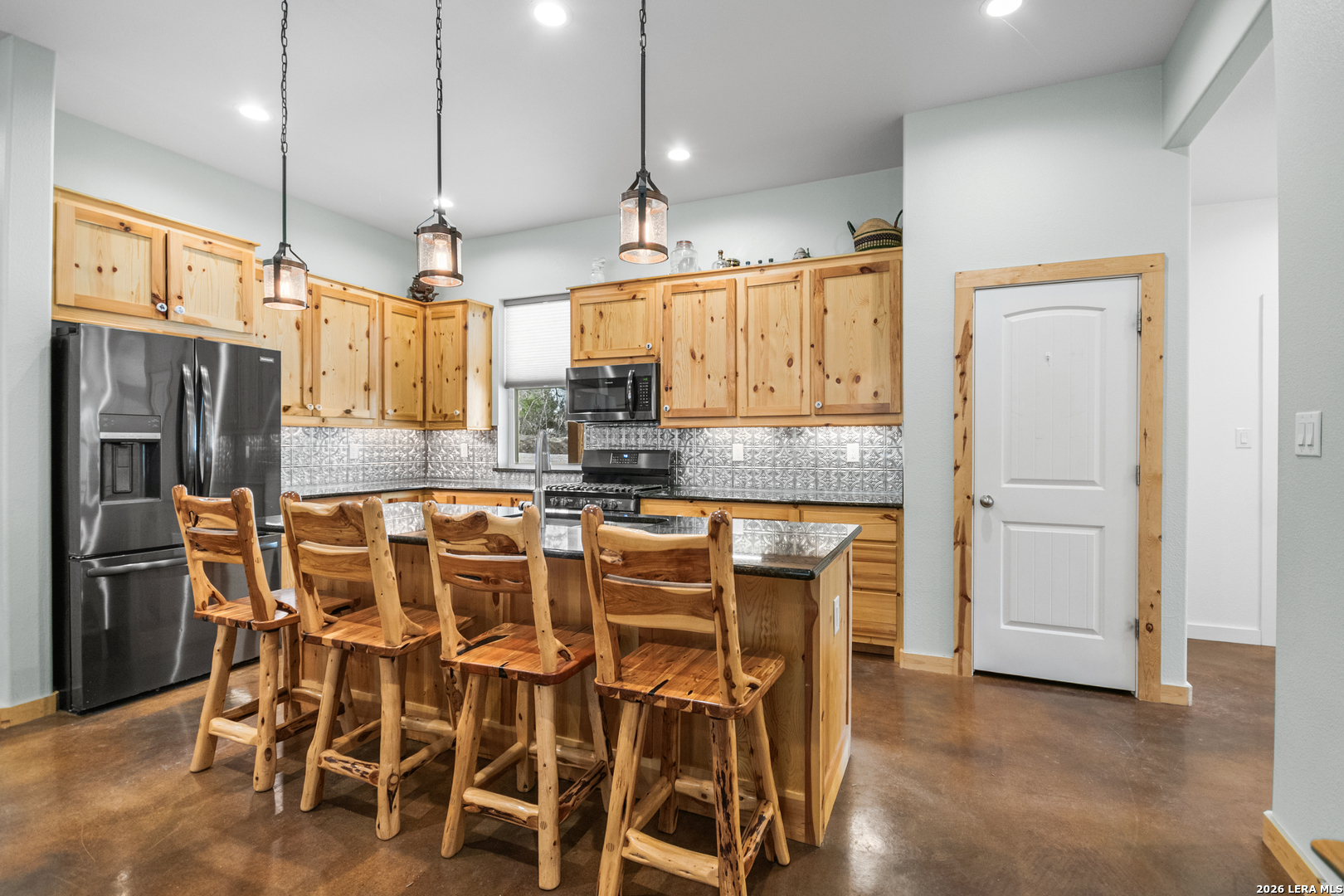 main property photo 7