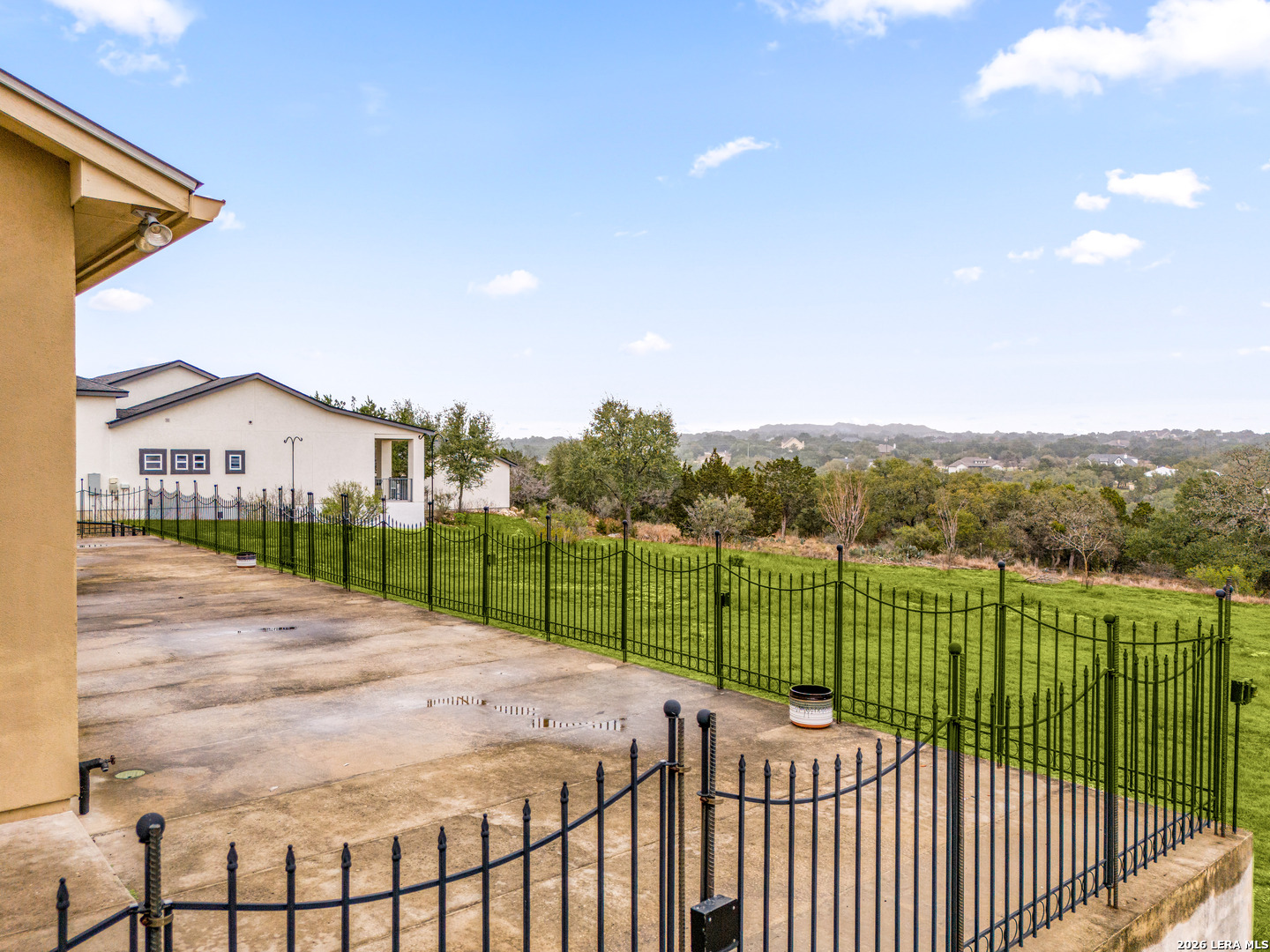 main property photo 40