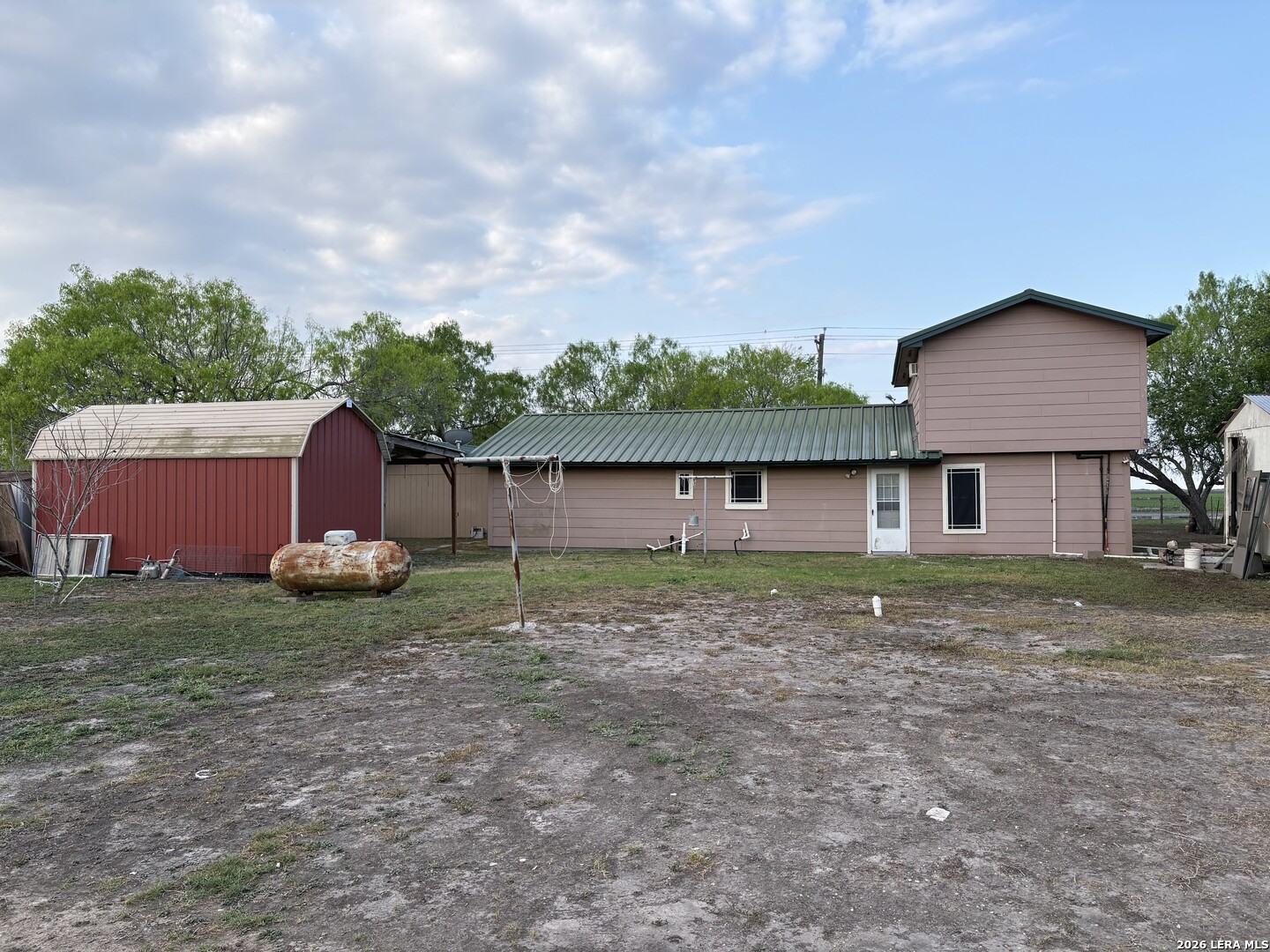 main property photo 10