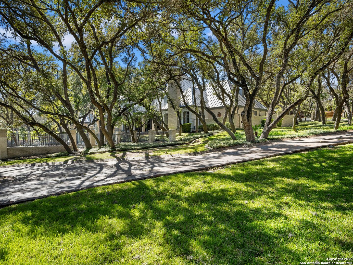 main property photo 2