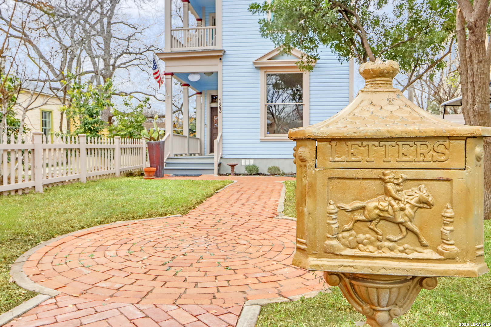 main property photo 28