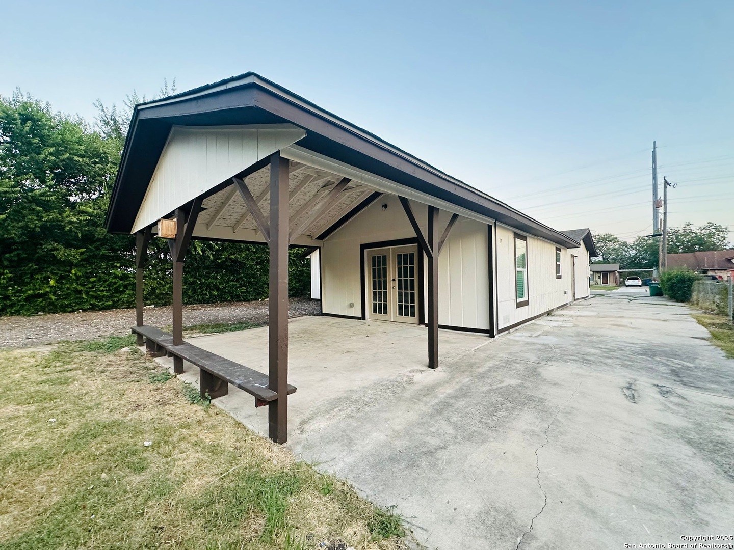 main property photo 16