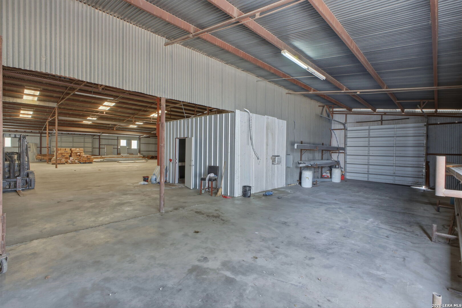 main property photo 11