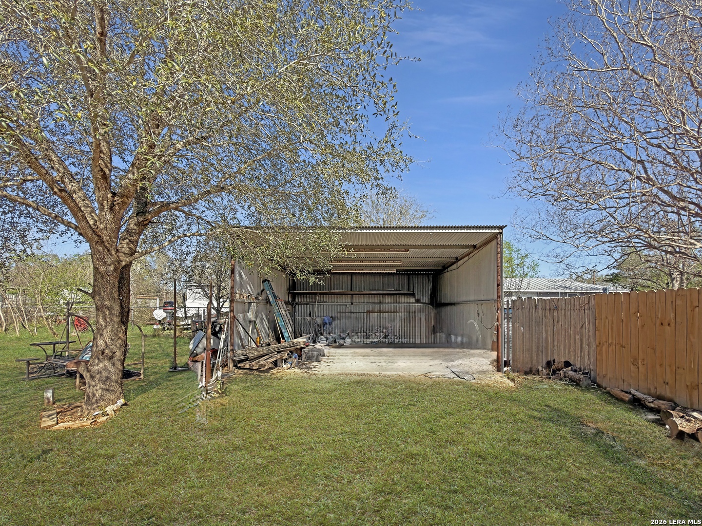 main property photo 31