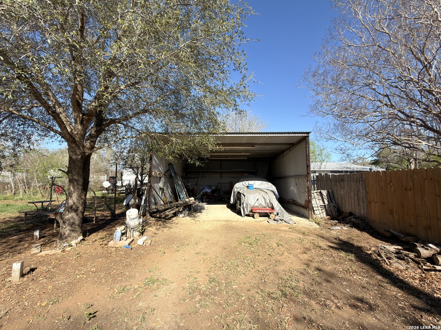 main property photo 32